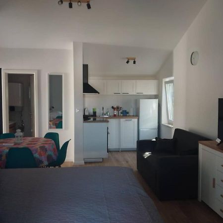Apartmani Luni Premantura Eksteriør billede