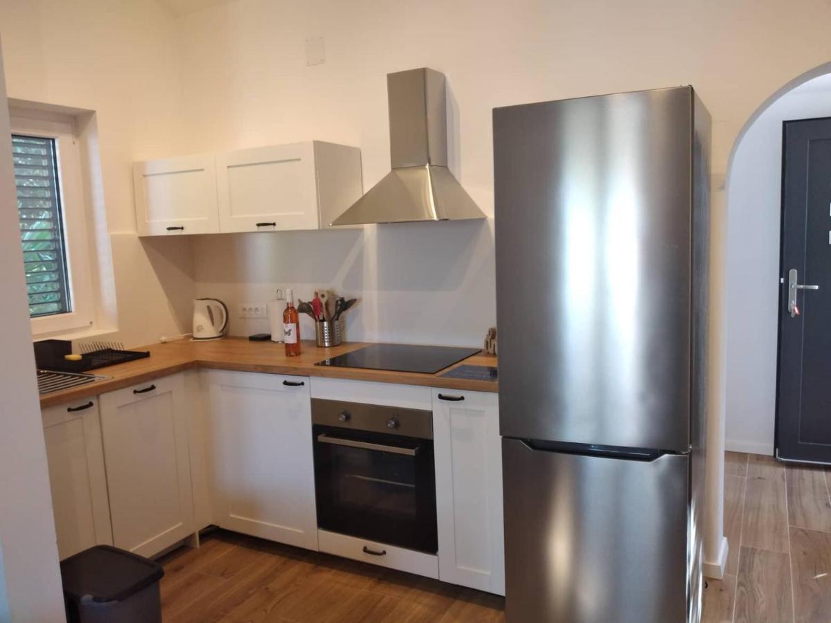 Apartmani Luni Premantura Eksteriør billede