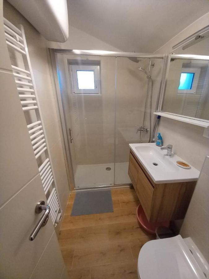 Apartmani Luni Premantura Eksteriør billede