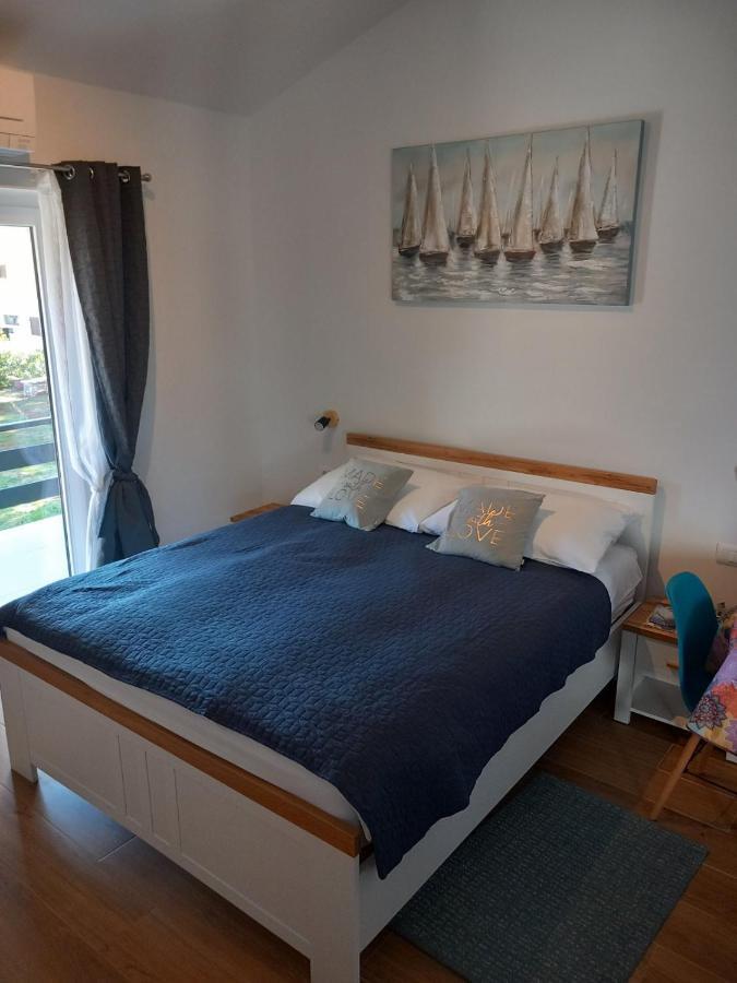 Apartmani Luni Premantura Eksteriør billede