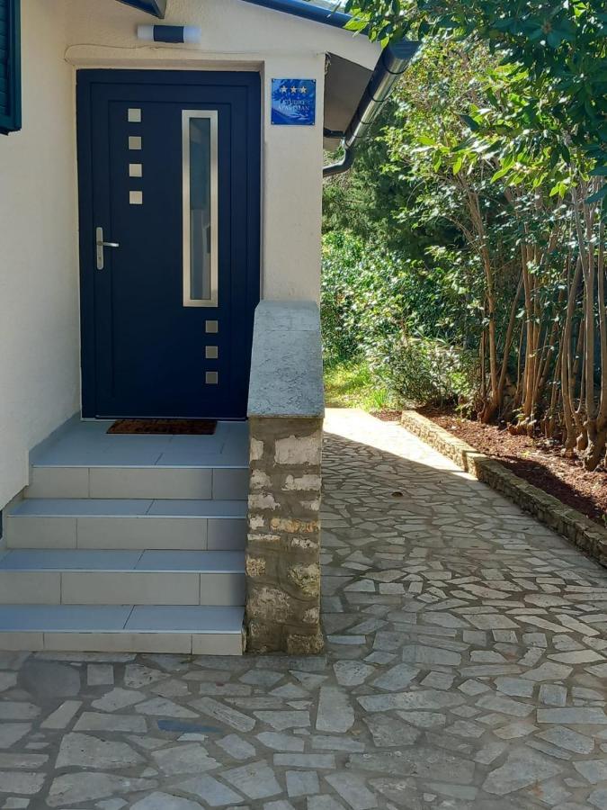 Apartmani Luni Premantura Eksteriør billede