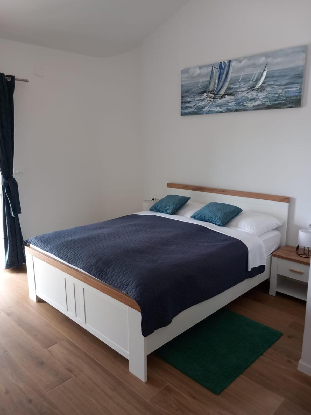 Apartmani Luni Premantura Eksteriør billede